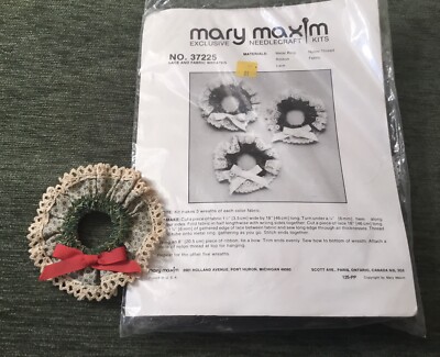 Mary Maxim Needlecraft Christmas Makes 3 Fabric Wreaths Kit No 37225 NEW