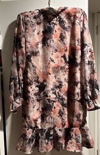 Women’s Dress Andrea Peach Colored Floral Print Flowing Dress Size M.