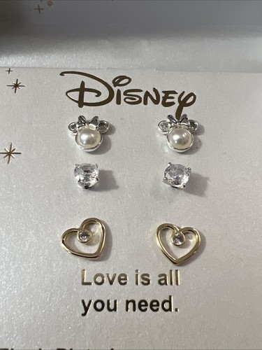 Juego de tres pendientes corazones enchapados en oro de 14K de Disney Love Is All You Need - Imagen 2 de 5
