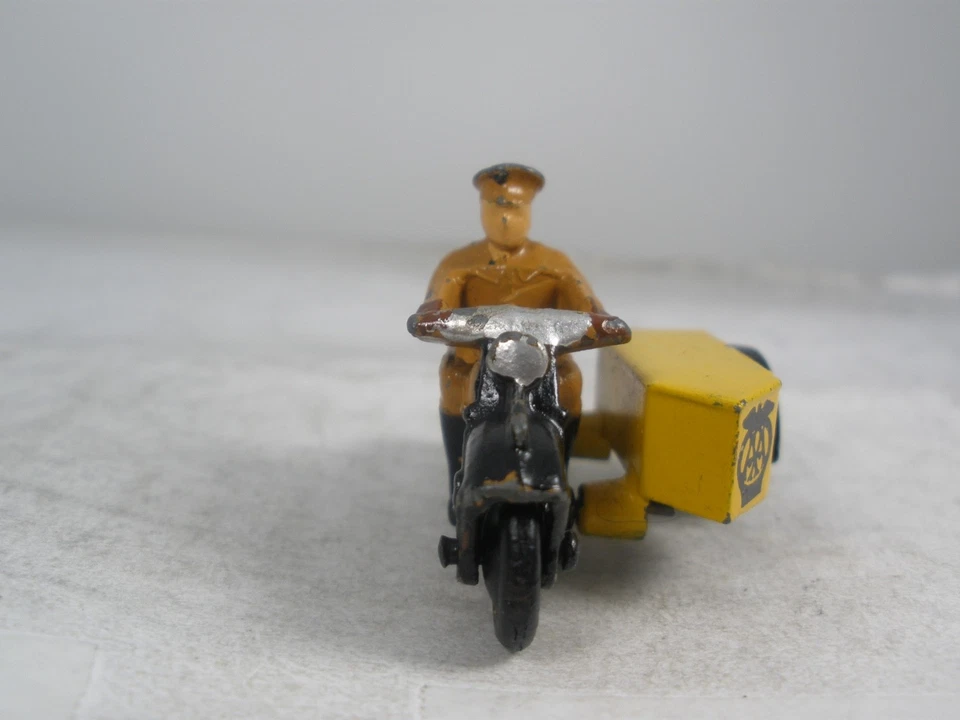 England Dinky Toys #44b AA Motorcycle, Rider and Sidecar EXCELLENT CONDITION - Image 2 of 4