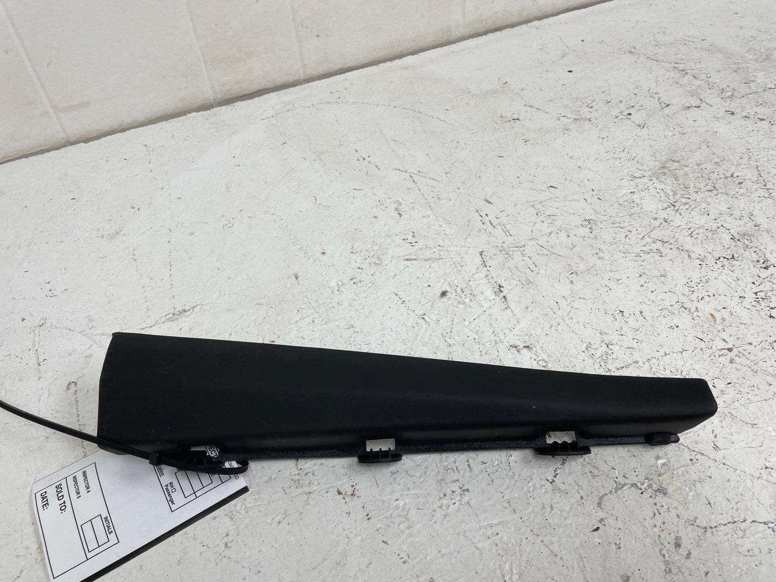 2016-2020 BENTLEY BENTAYGA FRONT RIGHT PASS SIDE LOWER A PILLAR TRIM PANEL COVER