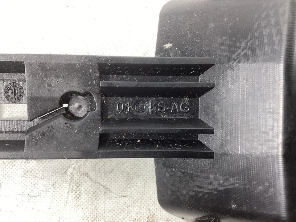 Manija de liberación de freno de estacionamiento Mercedes Benz C300 2010-2013 A2044200177 OEM. Foto 2 de 4