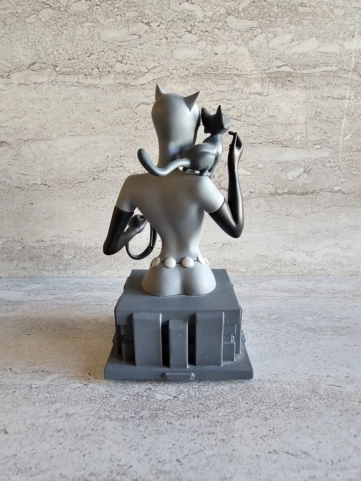 SDCC 2015 Catwoman Batman: Animated Series "Almost Got Im" DC Comics 630 /1100 - Image 3 of 4