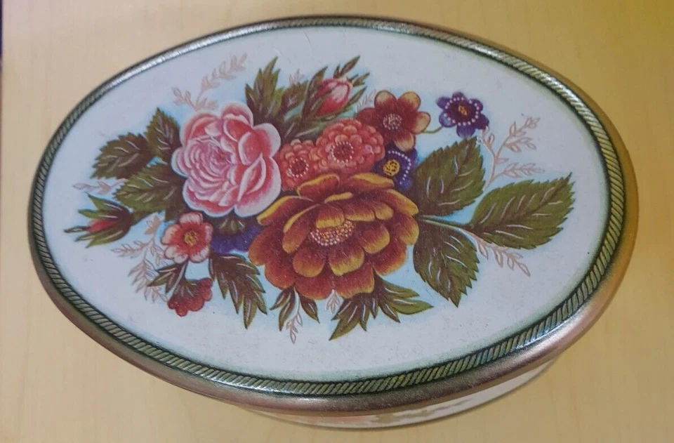 Vintage Meister Oval Collectable Floral Design Tin Made in Brazil 6" by 4" - Image 3 of 4