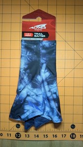 Altra Trail Gaiter Sizes S-M, Blue Sublimation