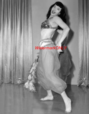 Beautiful '50's ''Pin-Up'' Sex Symbol Bettie Page ''BUSTY'' PHOTO! #(542)