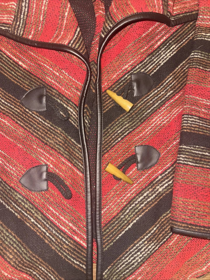 CHAQUETA MUJER MARCA TRIBAL MULTICOLOR IMITACIÓN CUERO RIBETE XL Roja/Negro Foto 3 de 4