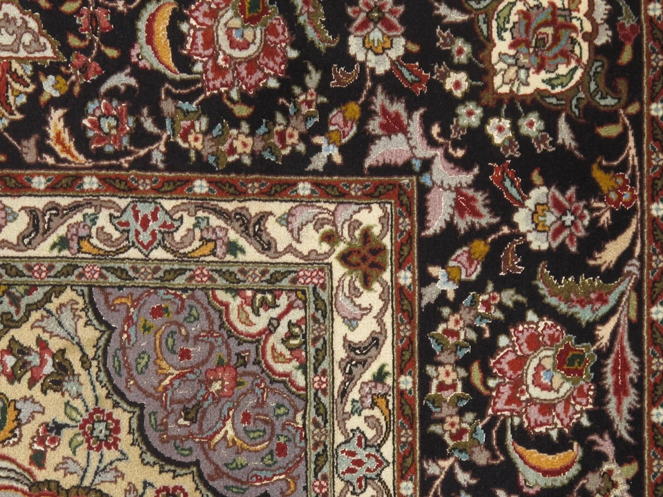 Traditional Hand-Knotted Tabrize Area Rug | 8'3" x 11'6" | 100% Wool/Silk Blend - Image 4 of 4