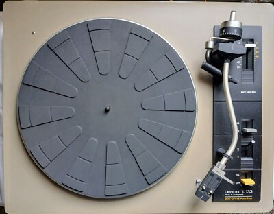 Lenco L133 Vintage Turntable With Shure VN35HE Stylus