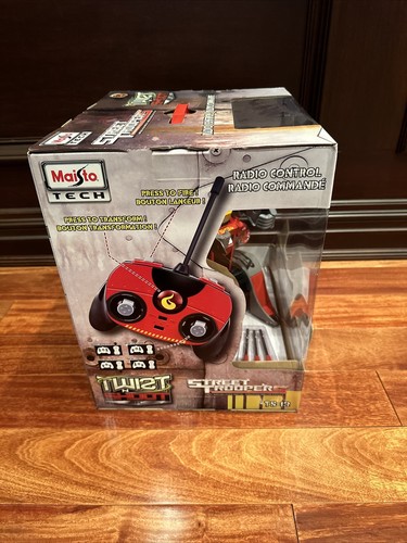 Maisto Tech Twist n Shoot Street Troopers Radio Controlled Car/ Robot NEW - Picture 5 of 7