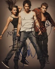 Nina Dobrev - vampire diaries - signed 8x10