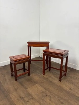 Reproduktion chinesisches Satz von drei Tischen
