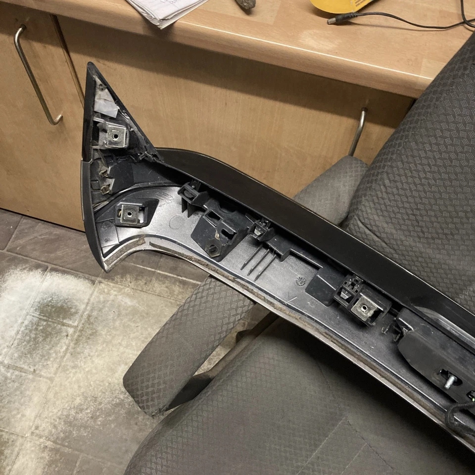 PEUGEOT 2008 TAILGATE BOOT LID SPOILER IN GREY EVL MK1 A94 P/N 9678324280 - Image 4 of 4