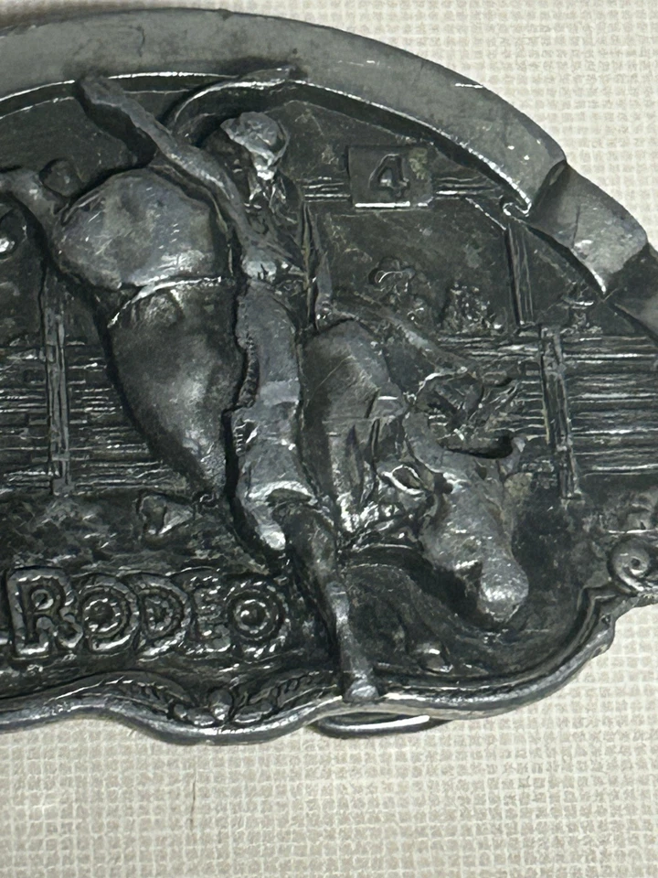 De colección 1981 Bergamo Brass Works Rodeo Bull Rider Hebilla de Cinturón B-86 Intrincado Sil Foto 3 de 4