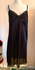 VTG 'FEELING PRETTY' SZ 42 ALL NYLON BLACK FULL SLIP LACE TRIM USA STYLE 4502X