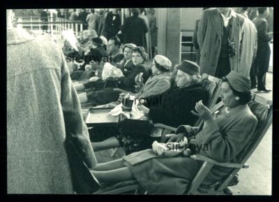 Expo Brüssel 1958 - Besucher machen Pause auf Liegestühlen - 1950er  Foto 10x7cm
