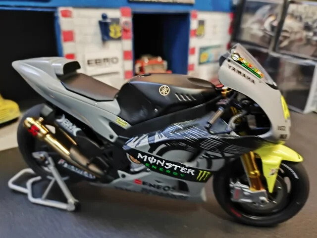 未使用❕1/12 MINICHANPS YAMAHA YZRーM1 1:12 MINICHAMPS Yamaha Yzr-M1 #46 Motogp Dirty 2009