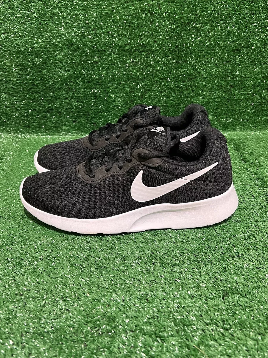 Nike tanjun deals womens black white
