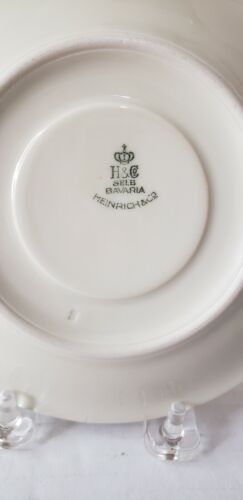 2 Stück H&C Selb Bavaria Heinrich & Co Untertasse mit Goldbesatz und Blumen. 6" breit. - Bild 6 von 6