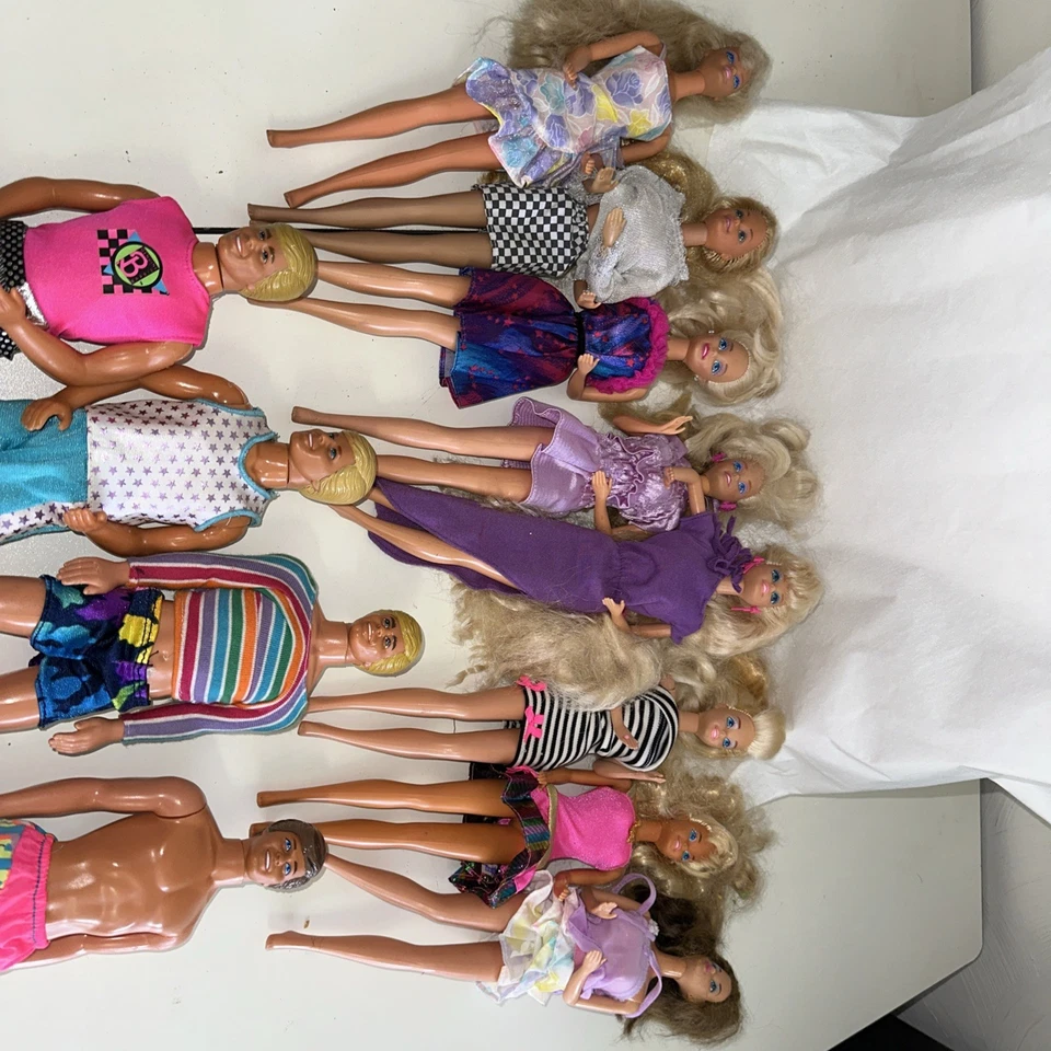 复古 60 年代美泰 8 个芭比娃娃和 4 个肯娃娃与服装捆绑包 12 — 第 3/4 张图片