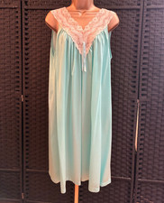 Vintage VANITY FAIR AQUA BLUE NIGHTGOWN Medium NYLON Lace Babydoll Short Gown
