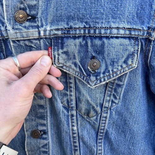 VTG 70s Distressed Levi's Denim Jean Jacket Two Pockets w/ Original Repairs - Picture 4 of 14