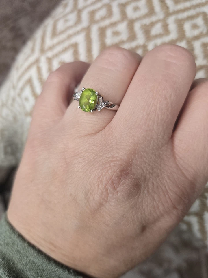 10K White Gold Natural Peridot With Diamond Accent Ring Size 6 Weight 1.7g Foto 2 de 4