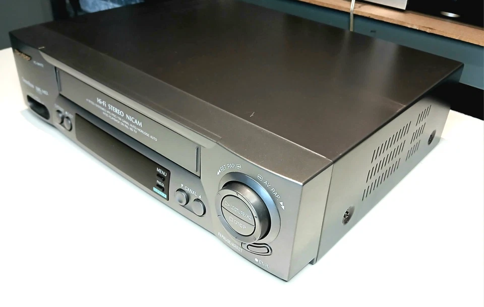 SHARP VC-MH72 Magnétoscope VHS - PAL SECAM -  télécommande + Cable - Fonctionnel - Photo 4/4