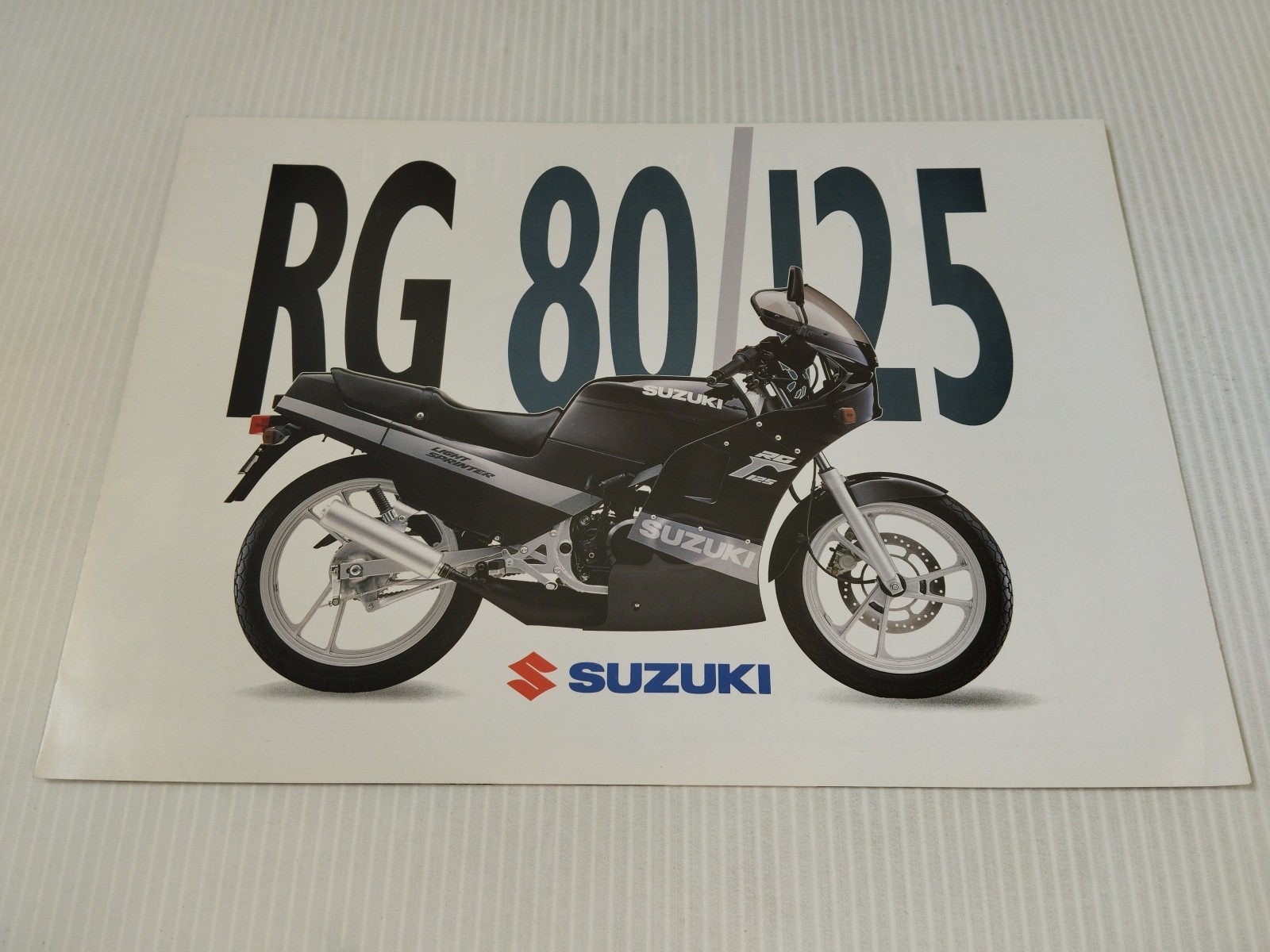 Brochure Suzuki RG 125 1992 pour décorer un atelier de moto rétro