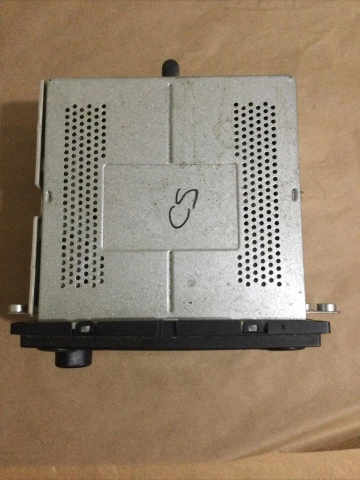 Radio AM/FM Ford Five Hundred Montego 06-07 con reproductor de CD fabricante de equipos originales usado 6G1T-18C815-AC Foto 2 de 4