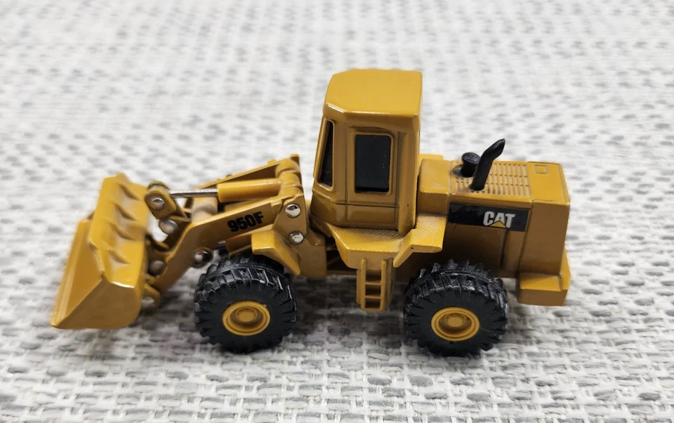 1990's Norscot CAT Caterpillar 950F Wheel Loader 1:64 Scale Diecast - Image 2 of 4
