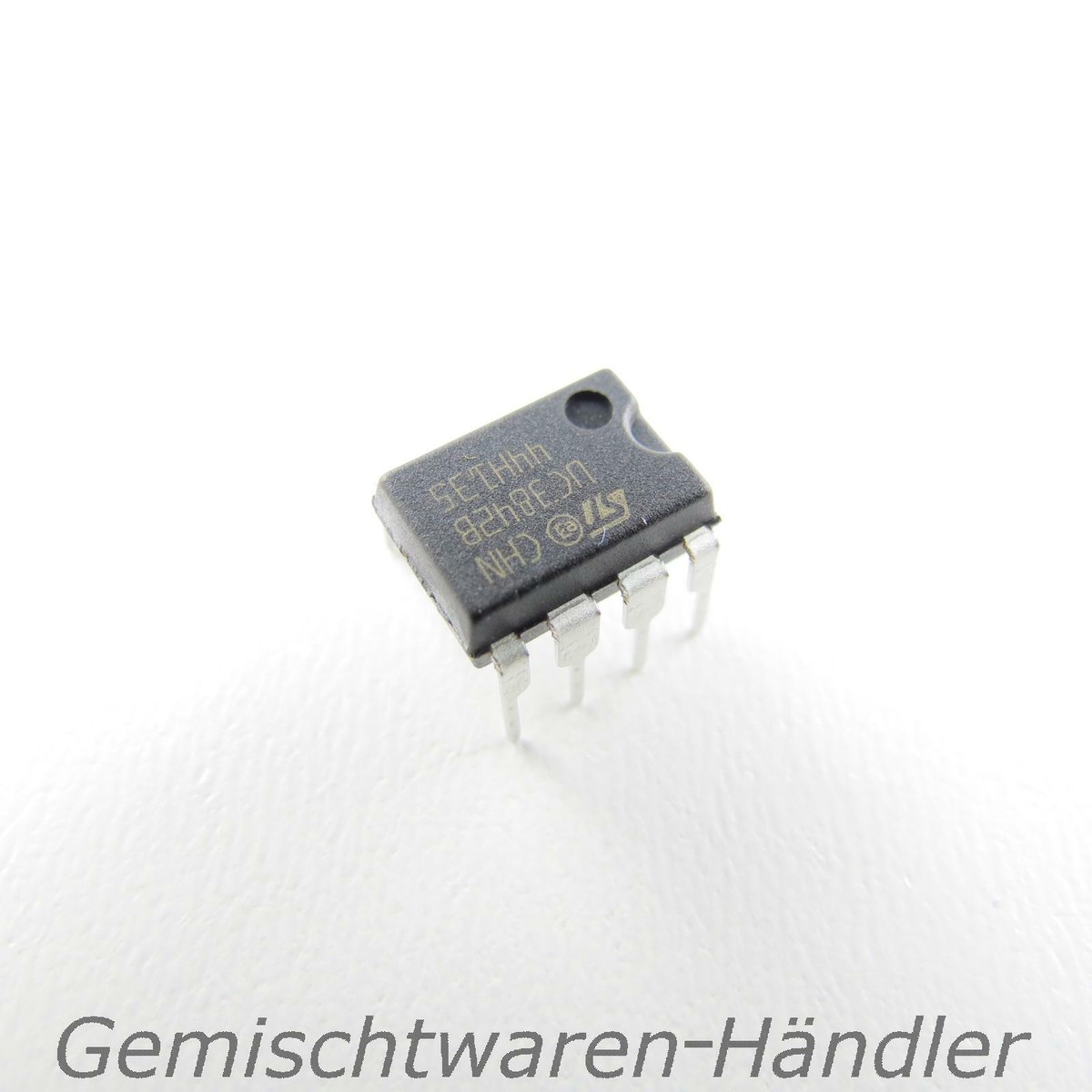 IC UC3842BN - Controlador PWM 1A 13.5V Estabilizador Voltaje - Circuito Integrado DIP