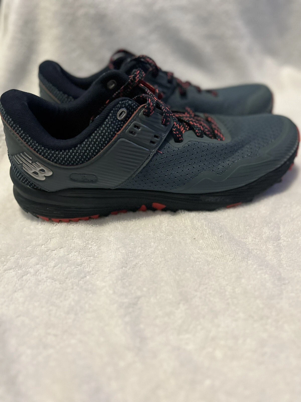 Scarpe da trekking trail blu e rosse New Balance in perfette condizioni 9 5