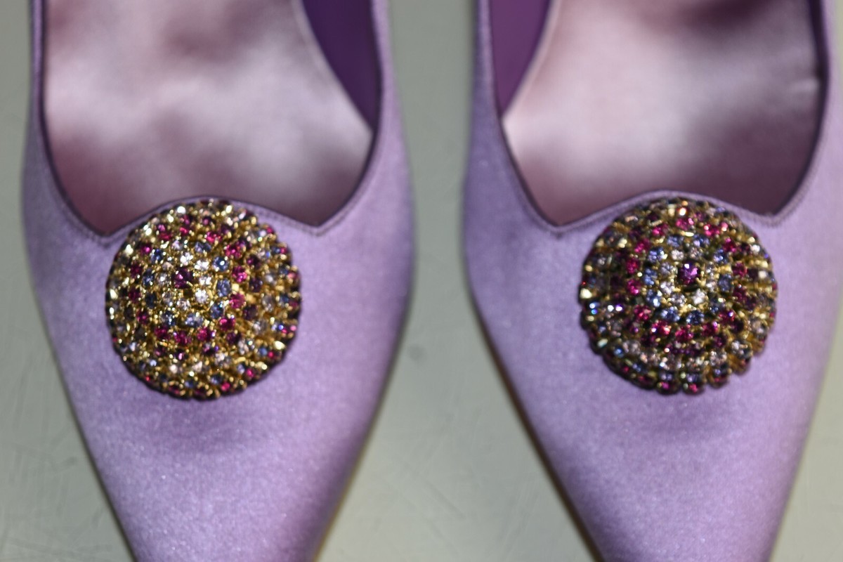 Escarpins Manolo Blahnik BOTTANA 70 En Satin Violet Avec Cristal - Taille 41 EU - Neuf Avec Boîte