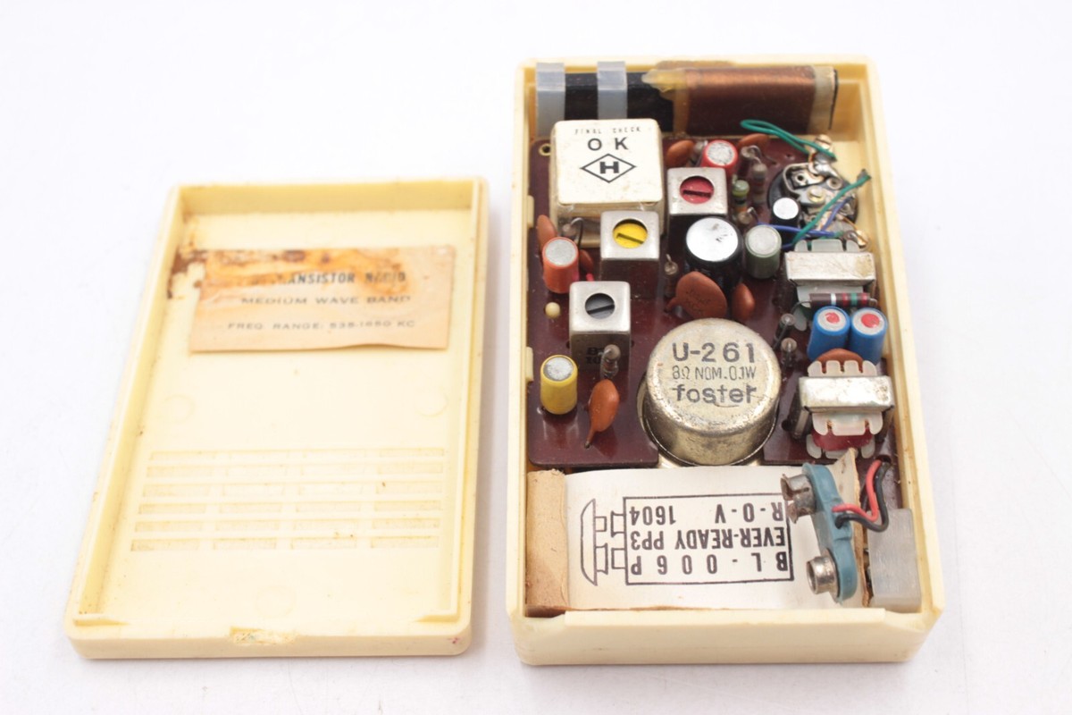 Vintage Working Raleigh De Luxe 6 Model 636 Transistor Pocket