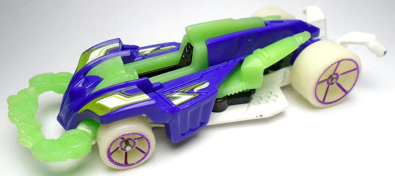 2016 HOT WHEELS WATTZUP GLOW WHEELS PURPLE & GREEN 1:64 DIECAST 3 1/4" CAR