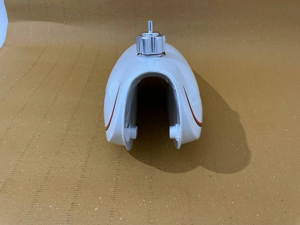 Yamaha DT100 DT 100 Enduro 1977 White & Painted Steel Fuel Petrol Gas Tank +Cap - Imagem 4 de 4