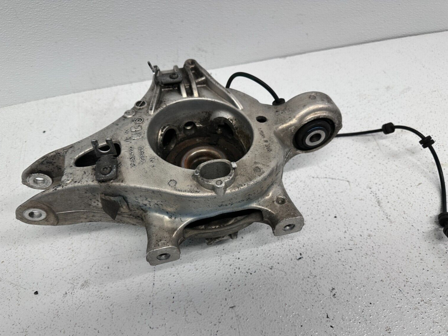 2010-2014 FERRARI 458 ITALIA CALIFORNIA REAR RIGHT SPINDLE KNUCKLE WHEEL HUB OEM