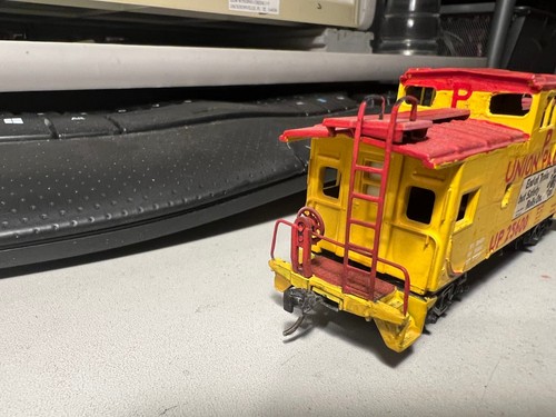 UNION PACIFIC HO Scale Caboose - Picture 3 of 5