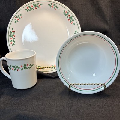 Corelle Dinnerware By Corning Winter, Holly.￼