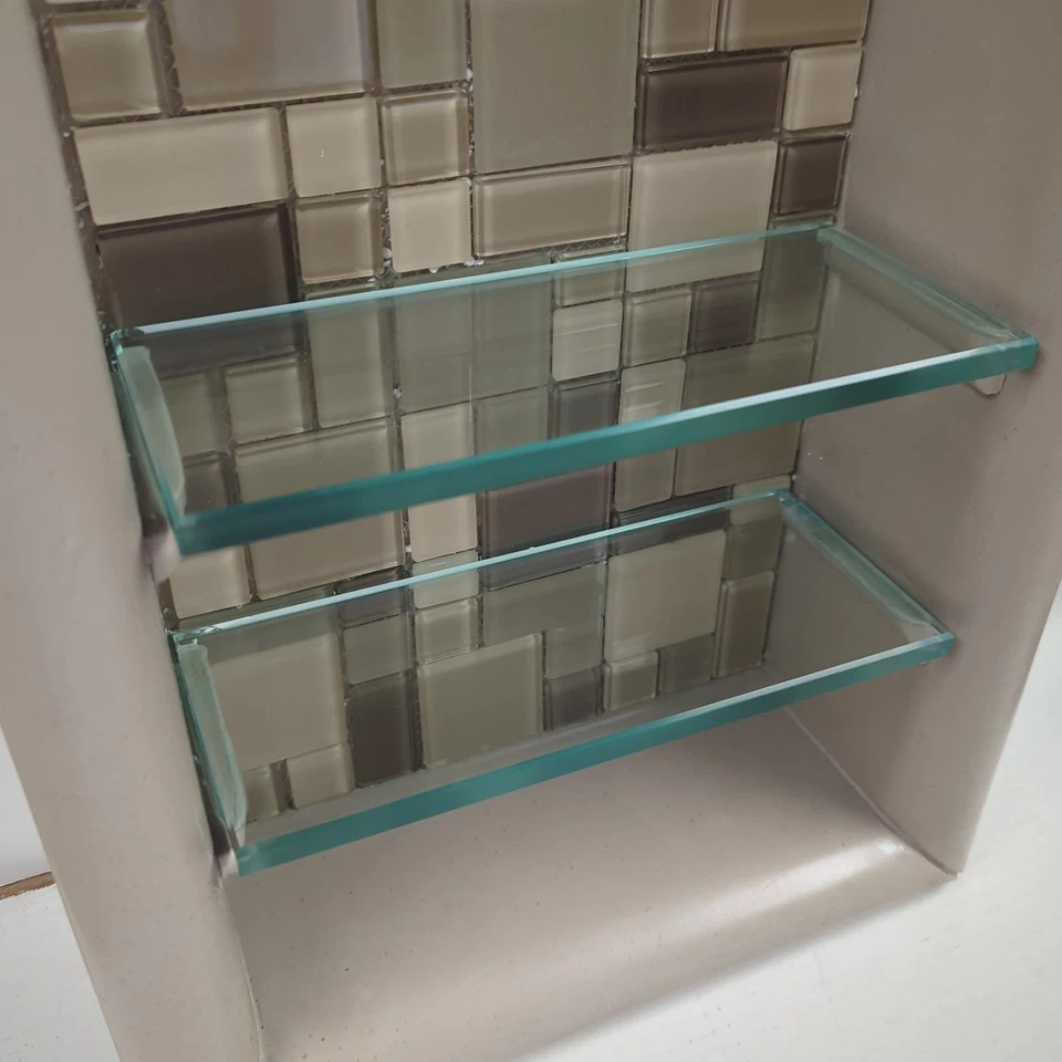 Nicho de ducha vertical American Bath Factory Newport con estantes de vidrio arena del desierto Foto 2 de 4