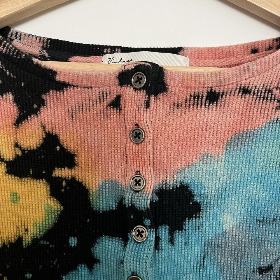 Prendas de salón hippie vintage Havana térmica talla pequeña Henley Top tie dye Foto 3 de 4
