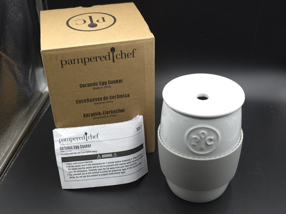Pampered Chef Ceramic Egg Cooker #1529 New in Box Microwave Cake Muffin Maker