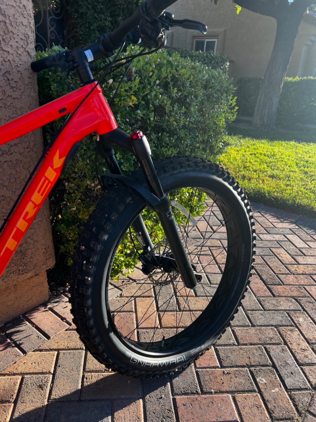 Large Trek Farley 7 Front Suspension Mountain Bike. Brand New! Jack