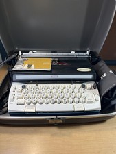 VTG SEARS ELECTRIC MEDALIST 12 WORKING TYPEWRITER W/CASE, DUST COVER & MANUAL thumbnail