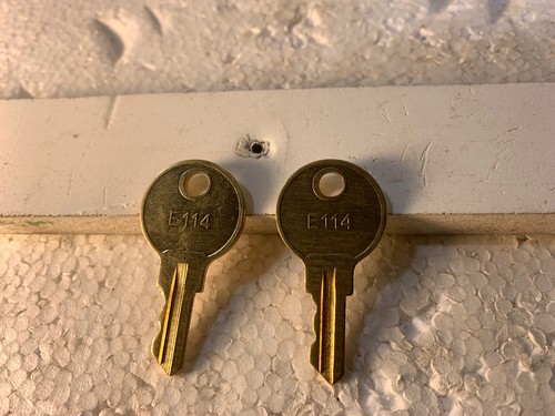 SET OF 2 KEYS FOR BOBRICK PRODUCTS KEY NO. CAT 114. - Picture 2 of 2