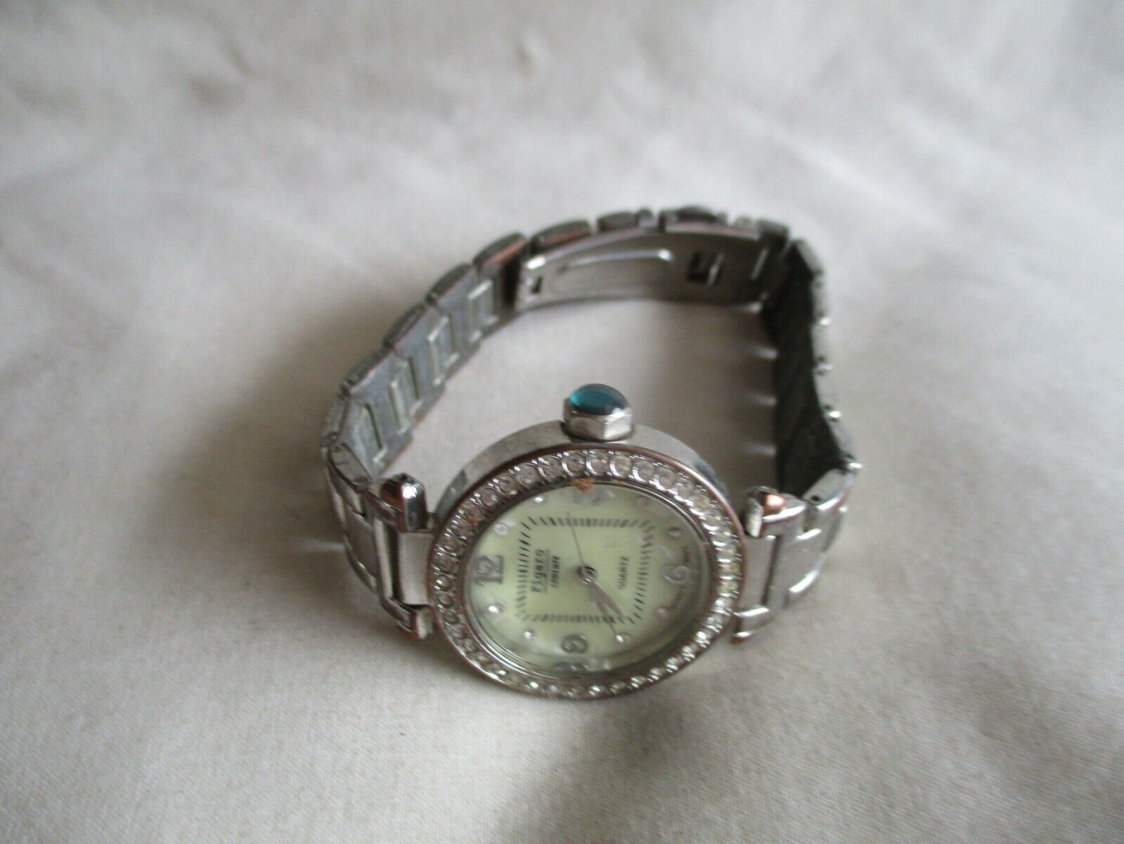Figaro Couture Analog Wristwatch with Quartz Movement