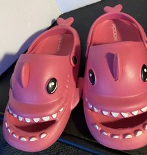 Shark Slippers Children s Slide Sandals Kids/Youth Size US 3 4 Pink EUC Slip On