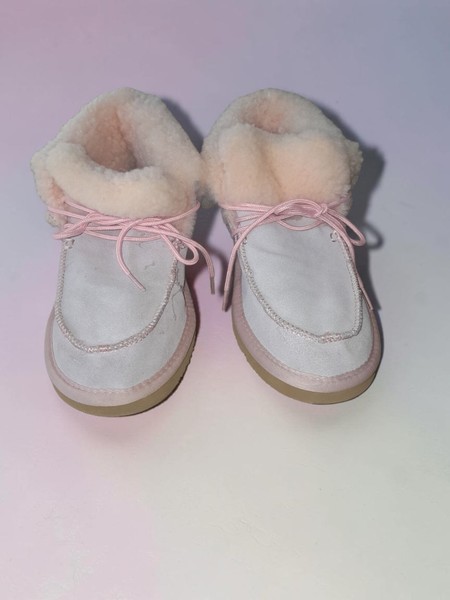 UGG Women’s AU 7 Suede Sheepskin-Lined Lace-Up Bootie Slippers Grey Pink