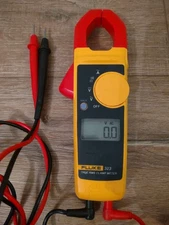 Fluke 323 True RMS Clamp Meter with Leads